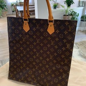 Louis Vuitton Sac Platt Tote,lining replaced in 2021. Bag has minor wear.